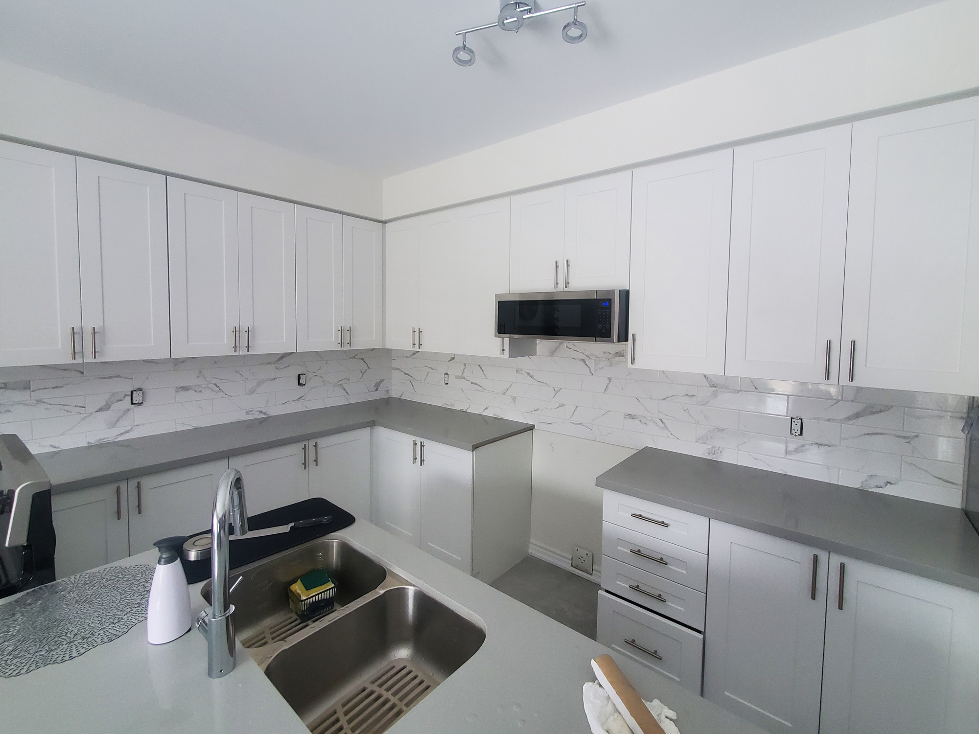 Kitchen backsplash tile installation in Newmarket