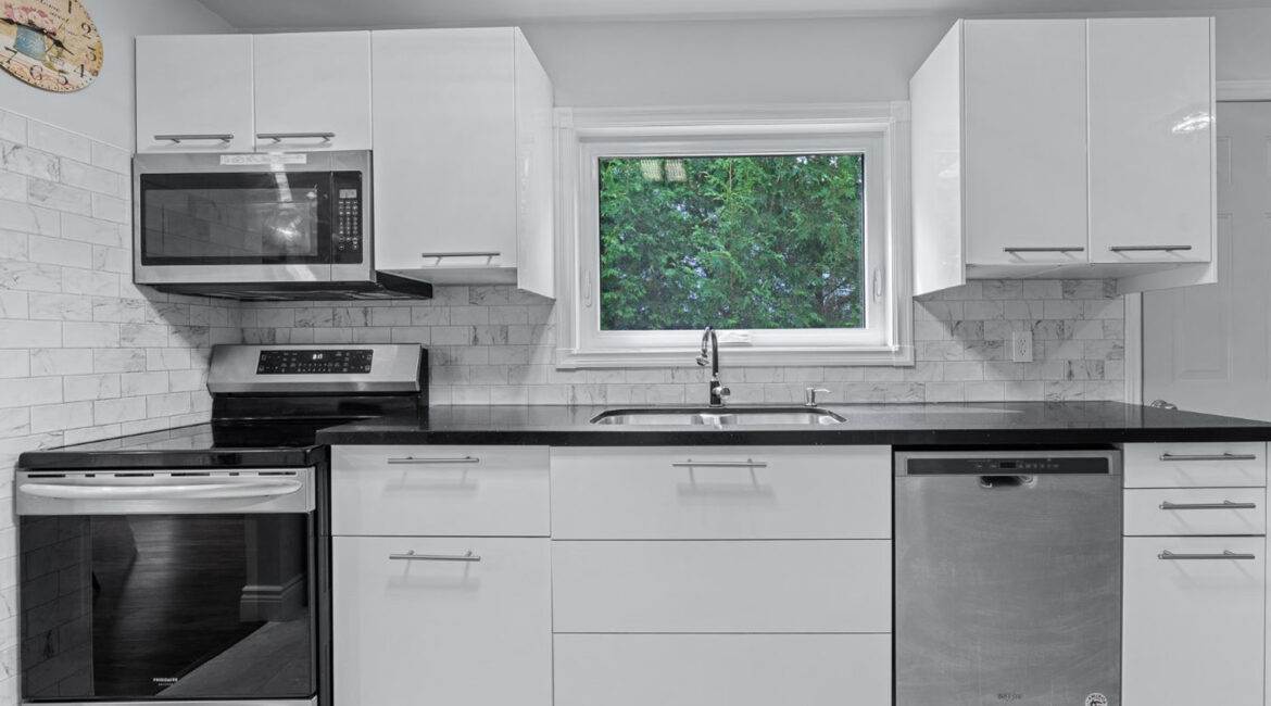 Kitchen backsplash installation in Newmarket